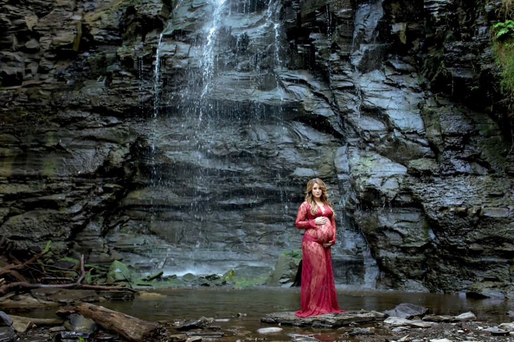 stunning waterfall maternity portrait buffalo ny