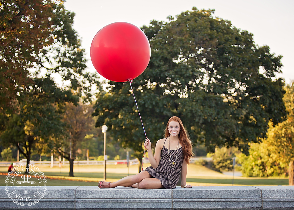 senior portraits art gallery school color balloon