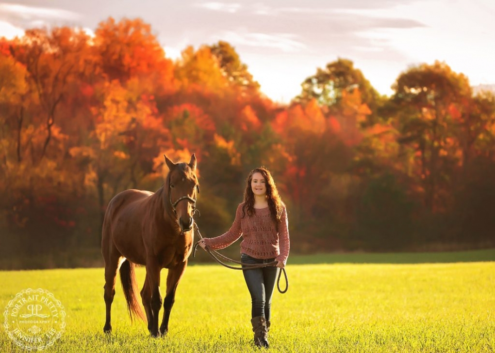 High school senior portraits with horse by buffalo photographers portrait pretty photography